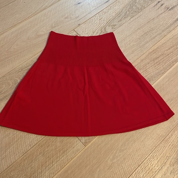 Lacoste 100% Merino wool skirt. Red. - Picture 3 of 9